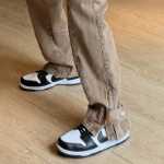 홍콩 차이 문학 남성 디자인 감각 오픈 마이크로 청바지 남성 가을 유럽과 미국 하이 스트리트 바이브 레저 스트레이트 팬츠의 그림