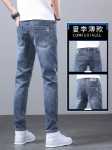 레트로 작은 발 청바지 남성 가을 2023 새로운 작은 스트레이트 슬림 탄성 조류 남성 캐주얼 바지의 그림