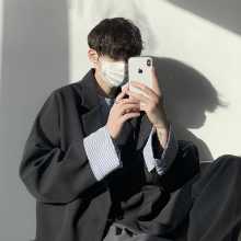 남성 캐주얼  자켓의 그림