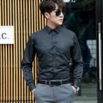 남성용 긴팔 화이트 셔츠의 그림