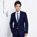 로모 남성 정장의 그림