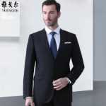 야고르 양모 남성 정장의 그림