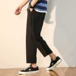 바지 남성 모델 봄과 가을 캐주얼 바지 스트레이트 바지 트렌드의 얇은 부분 남성 여름 아이스 실크 나인 스포츠 바지의 그림