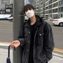 블랙 데님 재킷 남성용의 그림