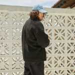 두꺼운 칼라 재킷의 그림