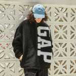 두꺼운 칼라 재킷의 그림