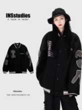 자수 야구 자켓 남성 및 여성의 그림