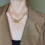 목걸이  액세서리의 그림