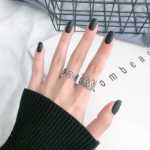 왕관 복고풍 반지 액세서리의 그림