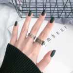 왕관 복고풍 반지 액세서리의 그림