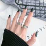 왕관 복고풍 반지 액세서리의 그림