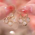 스즈 란 꽃  귀걸이의 그림