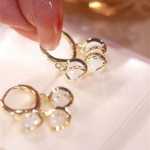 스즈 란 꽃  귀걸이의 그림