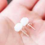 천연 크리스탈 귀걸이의 그림