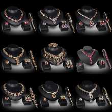 귀걸이 목걸이 세트의 그림