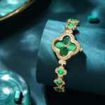 클로버 팔찌 시계의 그림