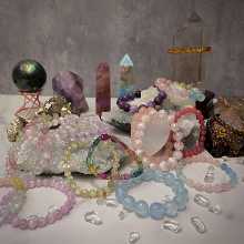 천연 크리스탈 여성용 주얼리의 그림