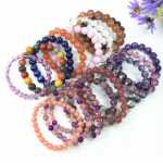 마노 및 필드 옥 핑크 크리스탈 청금석 팔찌의 그림