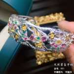 천연 크리스탈 주얼리의 그림