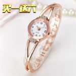팔찌 한국어 버전의 패션 시계 여학생 간단한 기질 팔찌 소형 패션 시계 작은 다이얼 인 바람 모조 다이아몬드의 그림