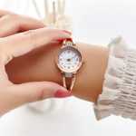 팔찌 한국어 버전의 패션 시계 여학생 간단한 기질 팔찌 소형 패션 시계 작은 다이얼 인 바람 모조 다이아몬드의 그림