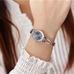 팔찌 한국어 버전의 패션 시계 여학생 간단한 기질 팔찌 소형 패션 시계 작은 다이얼 인 바람 모조 다이아몬드의 그림