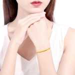 여성 트랜짓 비즈 골드 발찌의 그림