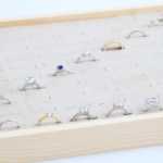 주얼리 디스플레이 디스플레이 트레이 마이크로 화이버 천 패션 반지 목걸이 시계 팔찌 펜던트 배치 마구간 주얼리 상자의 그림