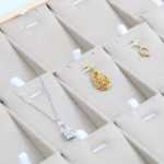 주얼리 디스플레이 디스플레이 트레이 마이크로 화이버 천 패션 반지 목걸이 시계 팔찌 펜던트 배치 마구간 주얼리 상자의 그림