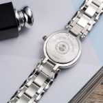 론진 스위스 시계 하트 앤 문 컬렉션 패션 다이아몬드 스틸 스트랩 여성용 시계 L8.110.4.87.6의 그림