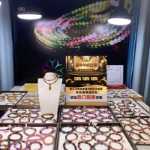 야시 주얼리 패션 부티크의 그림