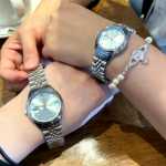 웨스트 퀸 시계 남성 및 여성 모델 크러시 아이스 블루 토성 패션 커플 방수 달력 로즈 레드 골드 시계 생일 선물의 그림