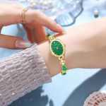 같은 모델 2022 새로운 고급 주얼리 버클 시계 여성용 팔찌 손목 시계 핸드 세팅 옥 모델 흔들기의 그림