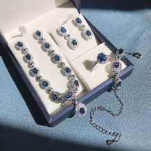 탄자나이트 블루 세트의 그림