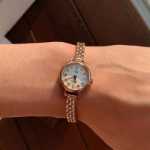 손예진 같은 로즈몬트 시계 여성 로즈몬트 탄생석 탄생 빈티지 스몰 골드 시계 라운드 디스크 컬러 다이아몬드의 그림