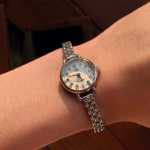 손예진 같은 로즈몬트 시계 여성 로즈몬트 탄생석 탄생 빈티지 스몰 골드 시계 라운드 디스크 컬러 다이아몬드의 그림