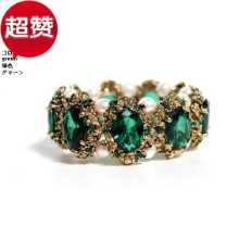 에메랄드 크리스탈 원석 진주 팔찌의 그림