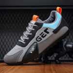 승마 훈련  남성 스포츠 신발의 그림