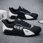 승마 훈련  남성 스포츠 신발의 그림