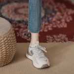 여성 화이트 메쉬  검프 신발의 그림