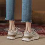 여성 화이트 메쉬  검프 신발의 그림