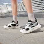 리닝 운동화의 그림