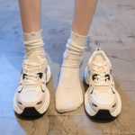 캐주얼 운동화의 그림