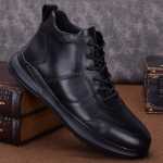 남성용 하이 탑 가죽 신발의 그림