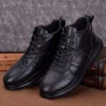 남성용 하이 탑 가죽 신발의 그림