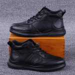 남성용 하이 탑 가죽 신발의 그림