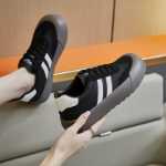 주방 미끄럼 방지 신발의 그림