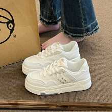 여성 캐주얼 스포츠 신발의 그림