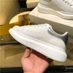 맥킨타 내부 높이 증가 작은 흰색 신발 여성 2022 봄 신모델의 그림