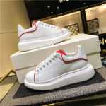 맥킨타 내부 높이 증가 작은 흰색 신발 여성 2022 봄 신모델의 그림